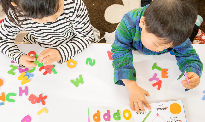 子どもが英語を好きになるきっかけに！英語で子どもを褒めてみよう！