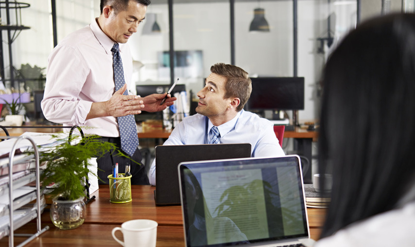 外国人が部下になることも!?ビジネスで覚えておきたい「褒めテクニック」