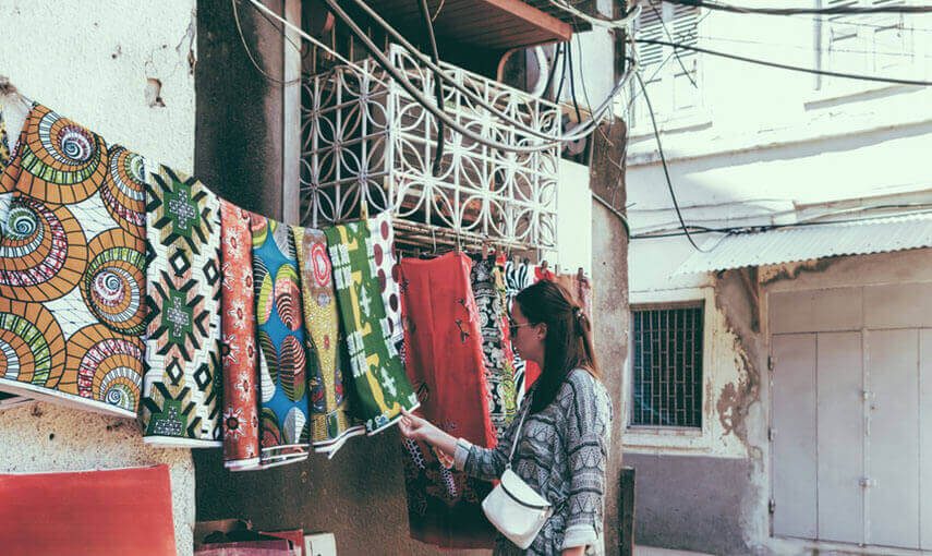 海外旅行先で値切るってどう切り出すの？使える英会話フレーズ集！